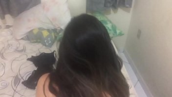 XXX videos com a morena novinha metendo gostoso na rola