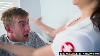 Enfermeira gostosa dando para o seu paciente