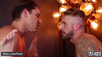 Porno gay hd de tatuado safado dando o cu bem gostoso